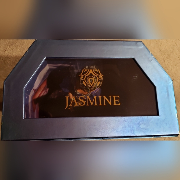 2022 D23 Exclusive 30th Anniversary Aladdin 17" Jasmine Doll with lamp - Picture 11 of 11